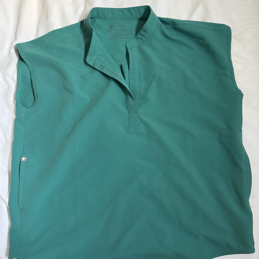 FIGS Rafaela Cactus Scrub Top